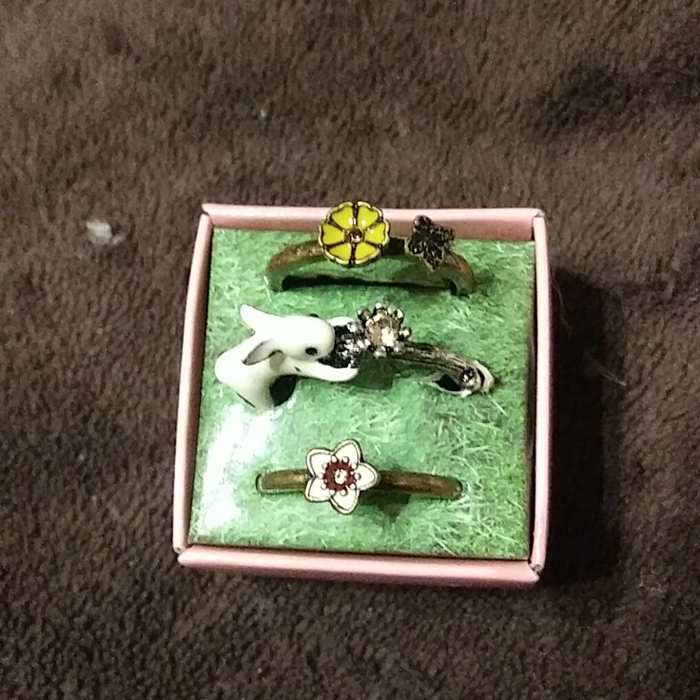 New Avon Set Of 3 Rings Size 7